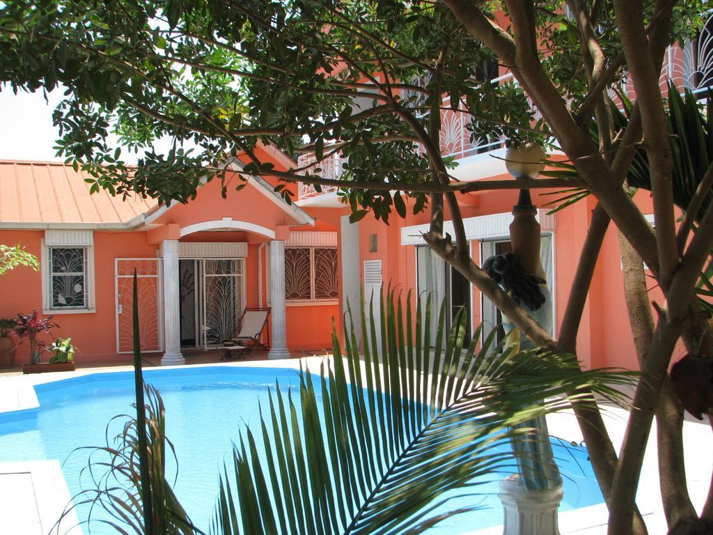 Avamada Lodge Ivato  Buitenkant foto