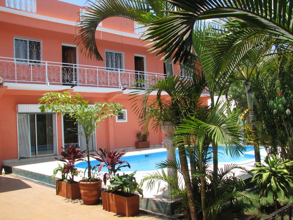 Avamada Lodge Ivato  Buitenkant foto