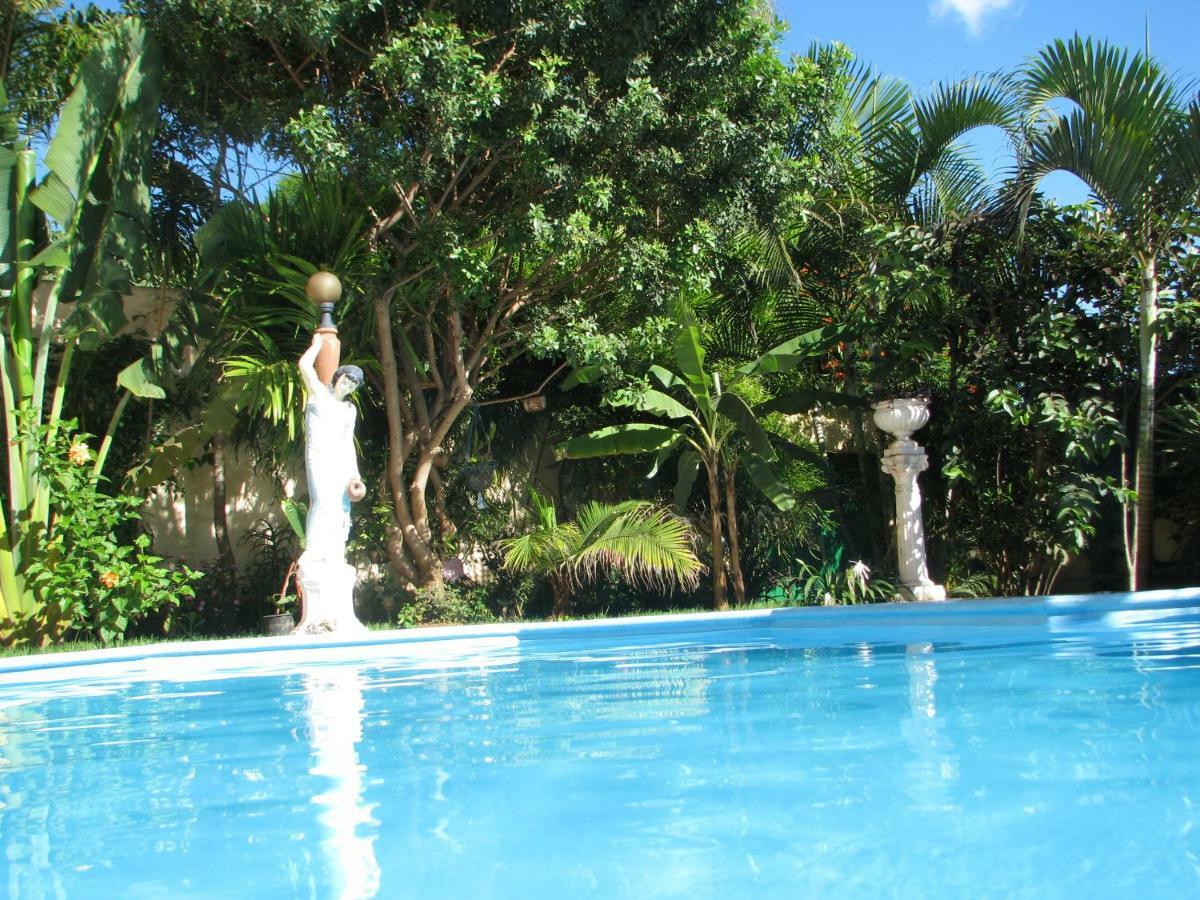 Avamada Lodge Ivato  Buitenkant foto
